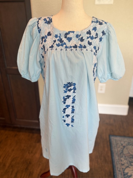 j. marie Dresses & Skirts - J. Marie blue dress features intricate blue and white floral embroidery Small